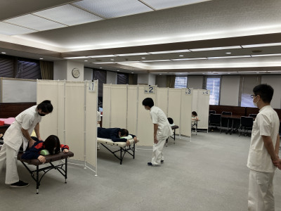 施術会場の全体