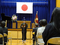 新入生代表があいさつをしている
