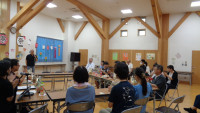 集会室での寮祭の様子