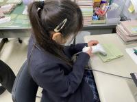 録音図書の返却作業をしているところ 録音図書の返却作業をしているところ