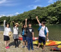 肱川をバックに集合! 肱川をバックに集合!