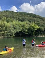 肱川の水面に漂うカヌー