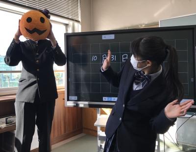 ハロウィンの被り物にびっくり！