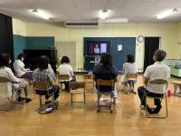 全体会を視聴する様子 全体会を視聴する様子