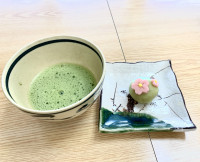 たてた抹茶と和菓子