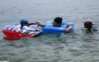浮き輪と水鉄砲で遊んだよ