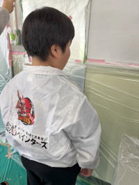 児童のジャケット姿