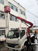 雨の中の高所作業